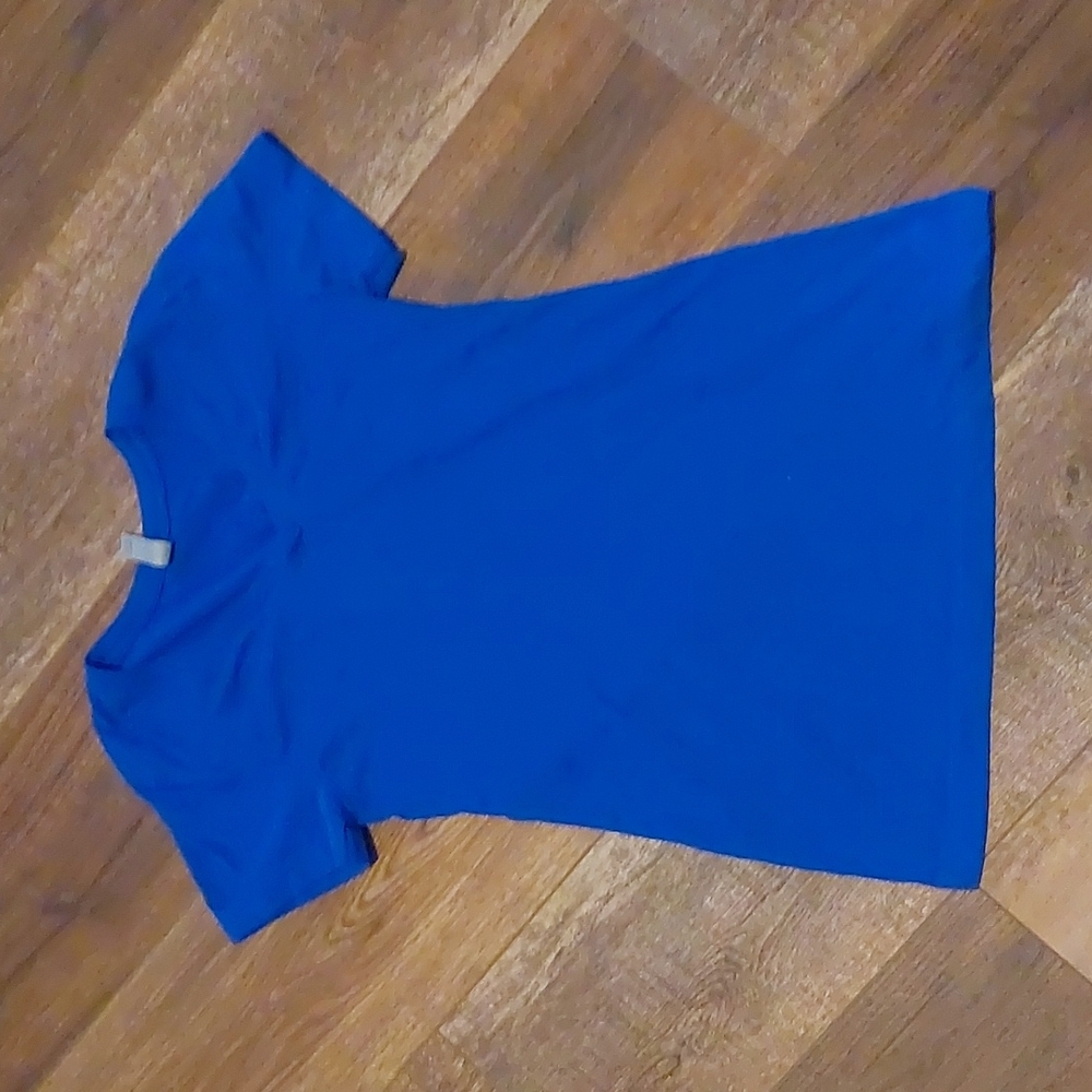 V-neck tee